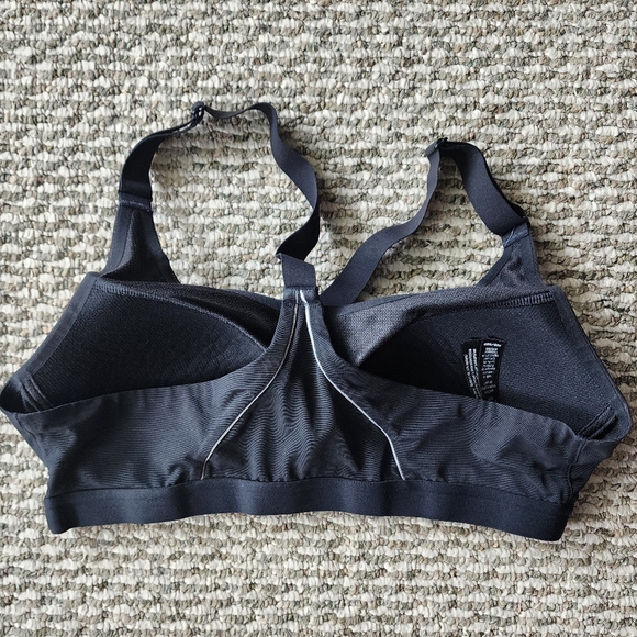 Victoria Sport Black Sports Bra - Picture 2 of 3
